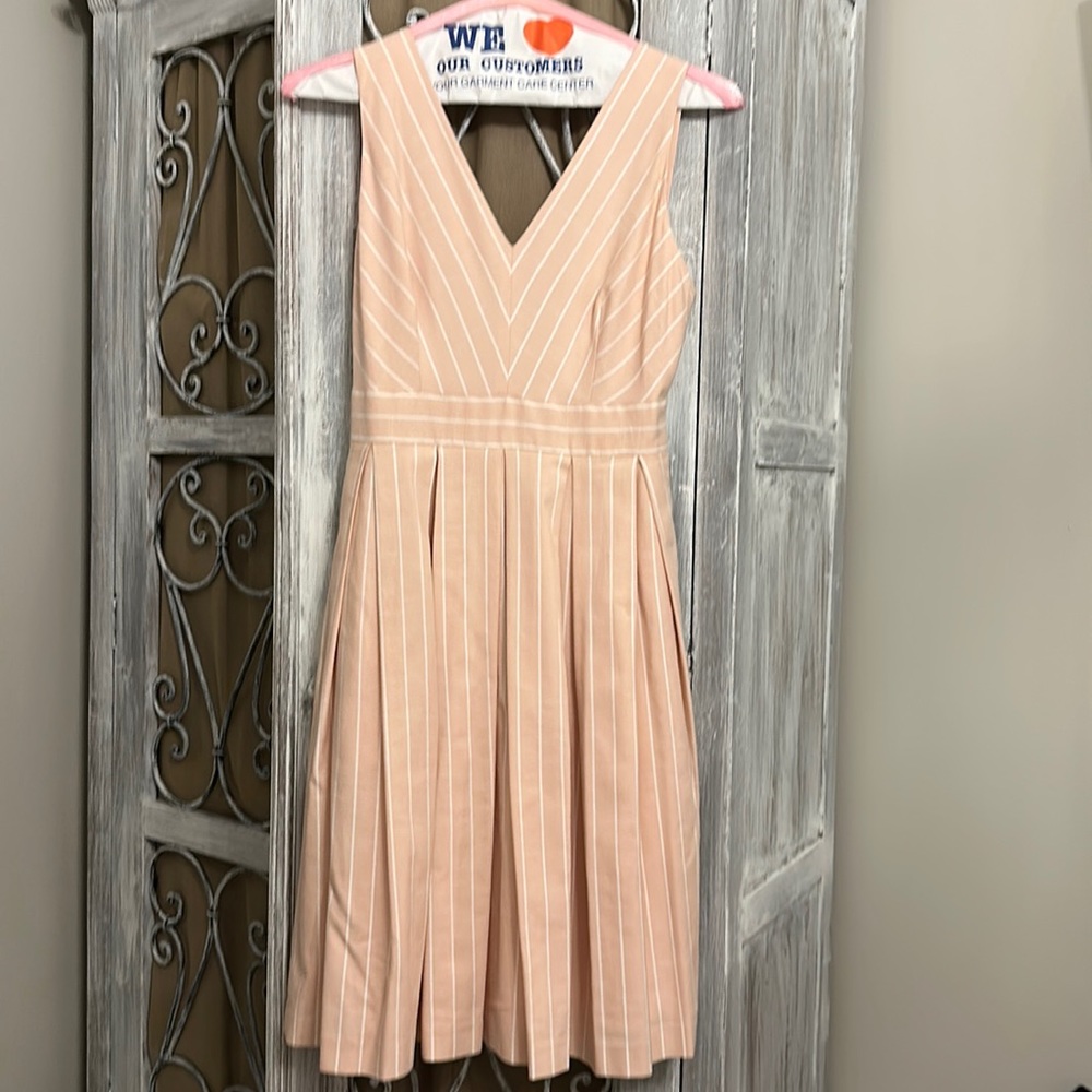 EUC Gal Meets Glam Samantha pink dress, size 4, pockets, bow back, pleated